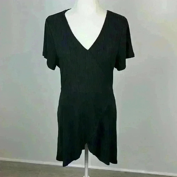 Style 5 Black V-Neck Mini Dress Size M NWT - Picture 1 of 8